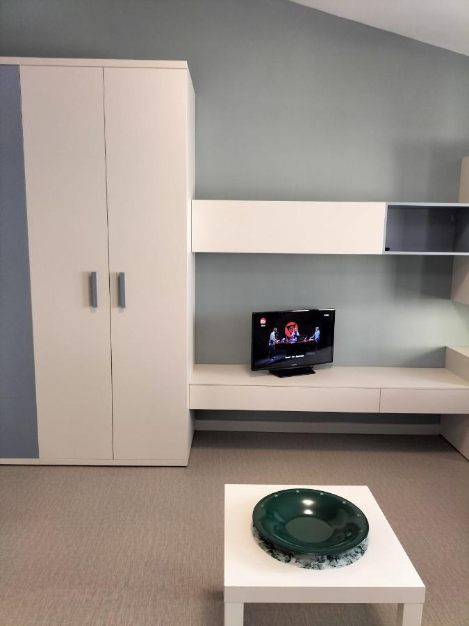 Attico Open Space - Piscina A 400 Mt デセンツァーノ・デル・ガルダ エクステリア 写真